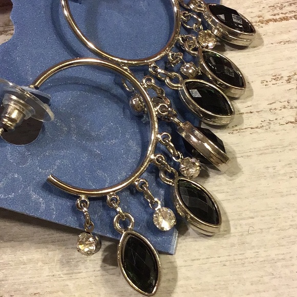 Simple Vera Hoops - Picture 4 of 8